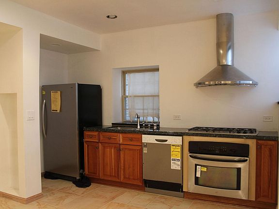 3rd image of 2113 N Humboldt Blvd #Basement