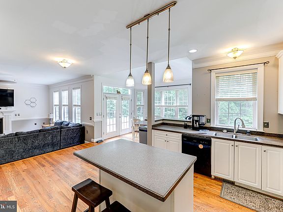2nd image of 6026 Lynnwood Ln
