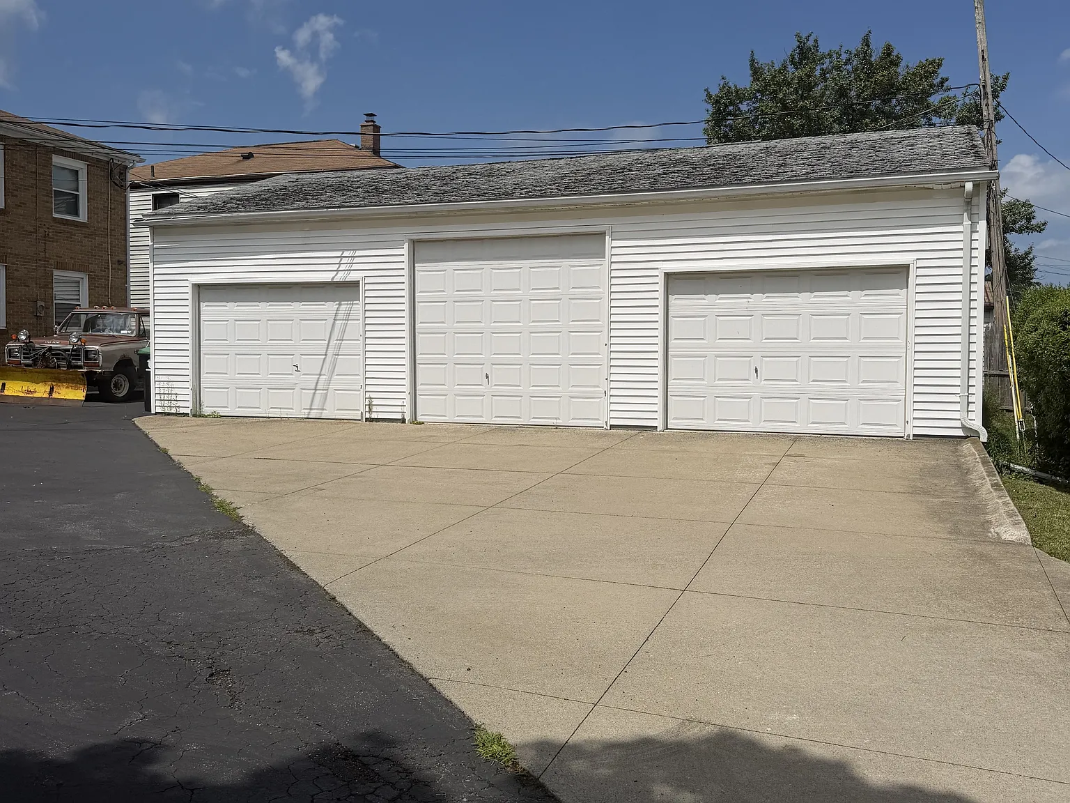 817 Englewood - 3 — Photo 3