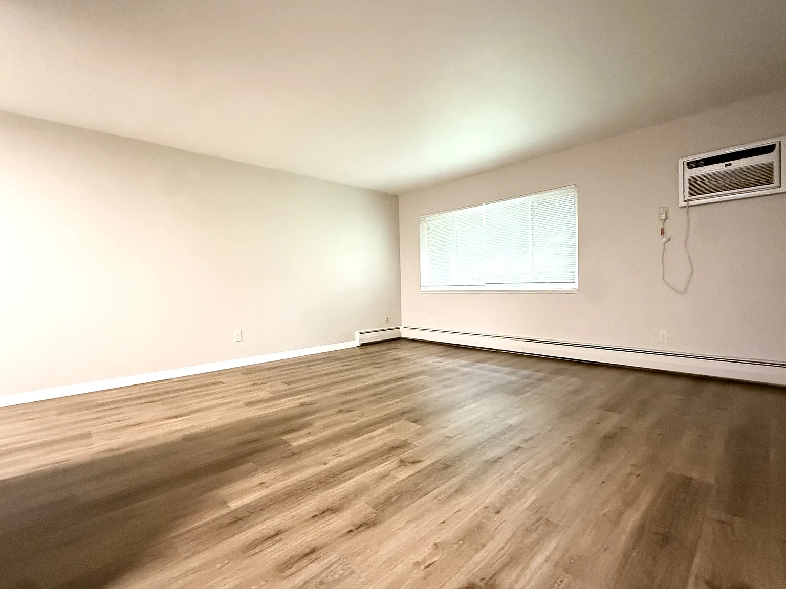2050 Allen Blvd — Photo 2