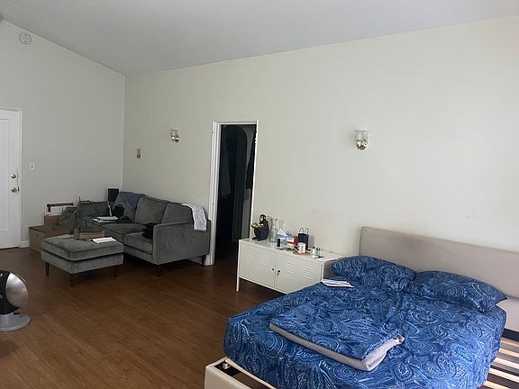 5th image of 630 S Burnside Ave APT 203