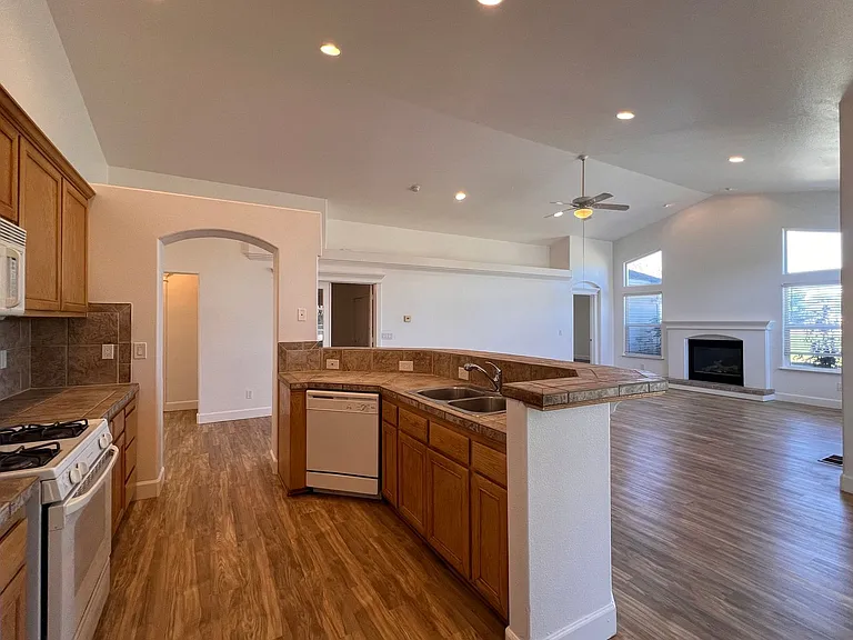 588 Wedge Ln — Photo 5