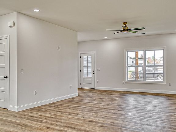 5th image of 2287 Lopez Ct