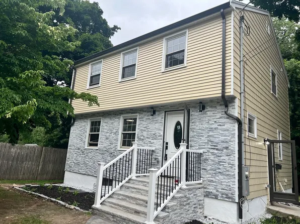 62 Green St, Wakefield, MA 01880