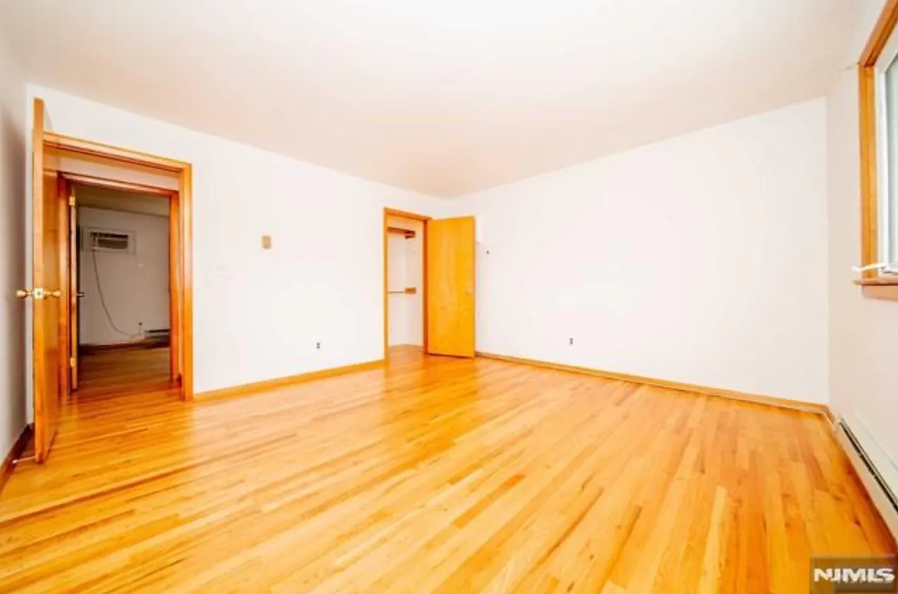 3 bed, $3,000 — Photo 4