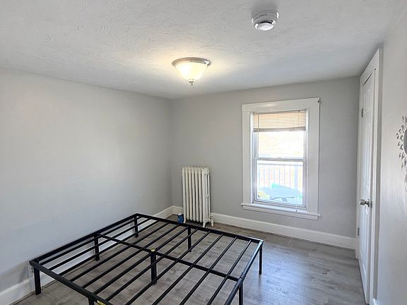 4th image of 33 Warwick St Unit 2