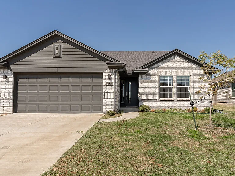 401 Nest Dr — Photo 1