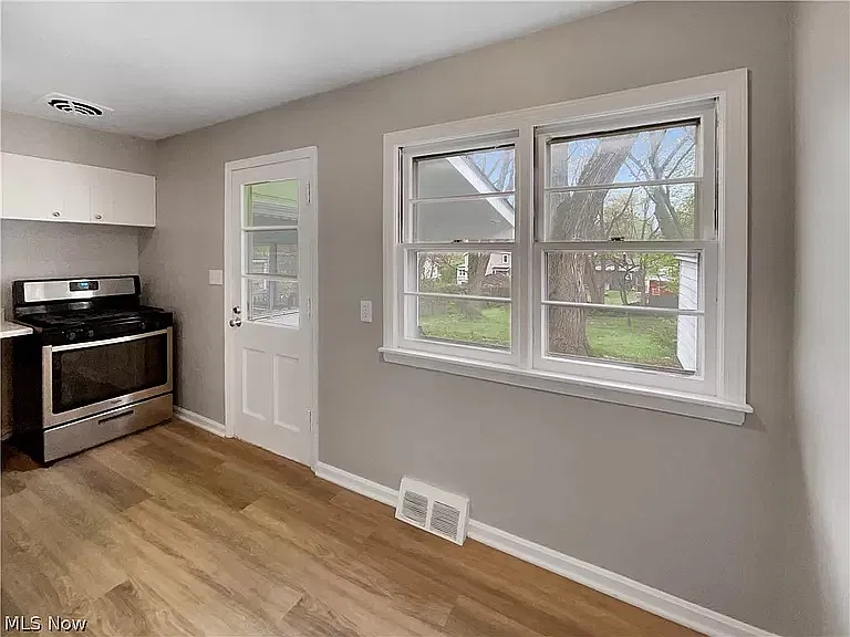 4 bed, 1350 sqft, $2,800 — Photo 2