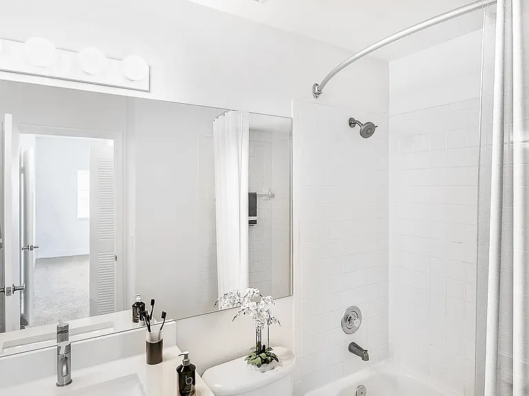 Sheridan Ocean Club Apartments — Photo 57