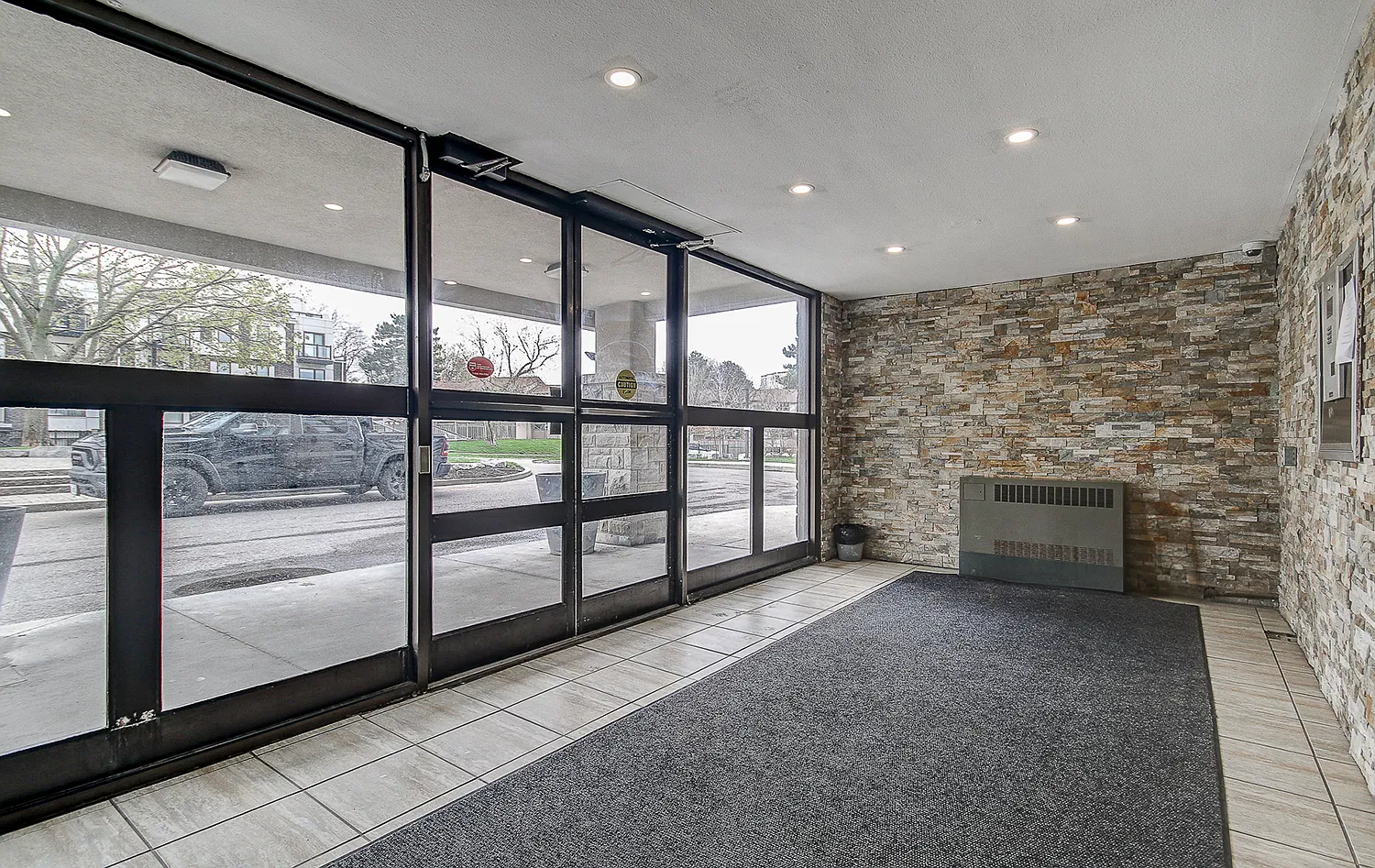44 Valley Woods Rd. — Photo 1