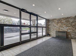 44 Valley Woods Rd #1279919, Toronto, ON M3A2R6