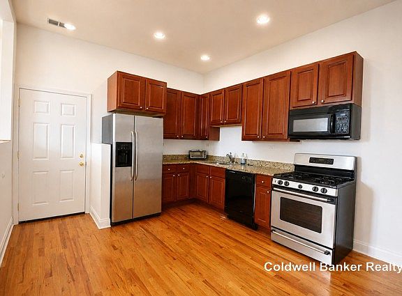 3rd image of 2335 W Lake St APT 3R