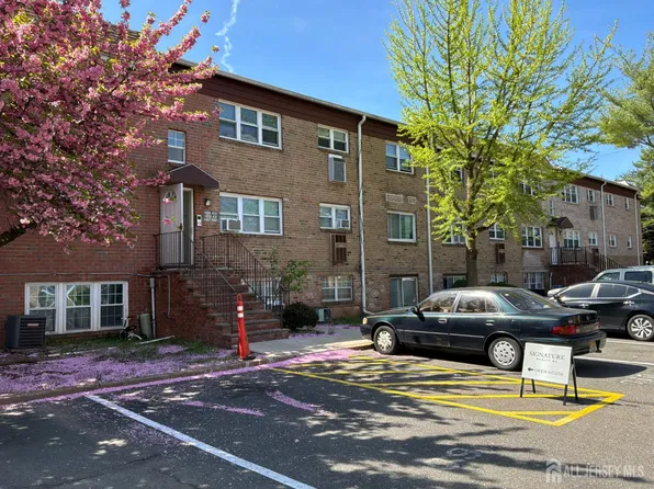 432 College Dr, Edison, NJ 08817