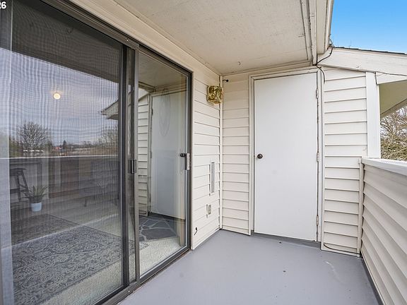 5th image of 11040 SW Greenburg Rd APT 311