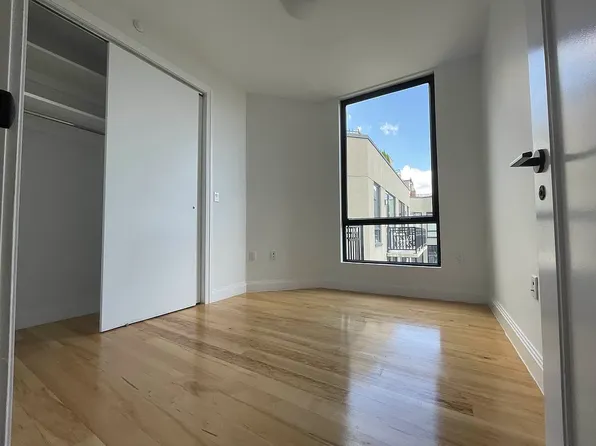 564 Saint John's Place image 2 of 17