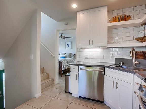 5th image of 819 Ostend Ct