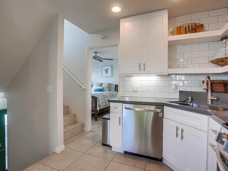 819 Ostend Ct — Photo 5