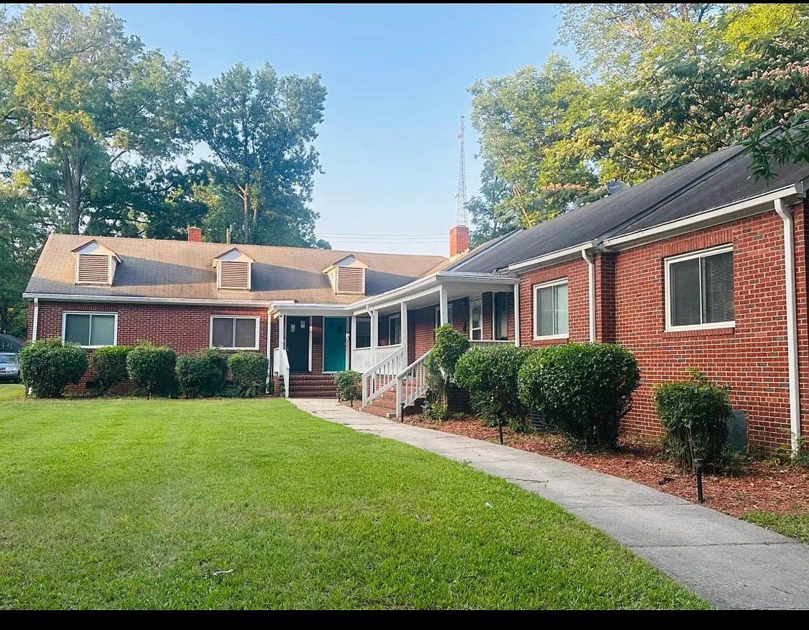 320 Sylvania Ave — Photo 1