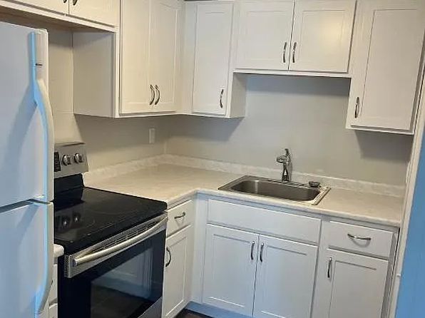 101 Main St #4
