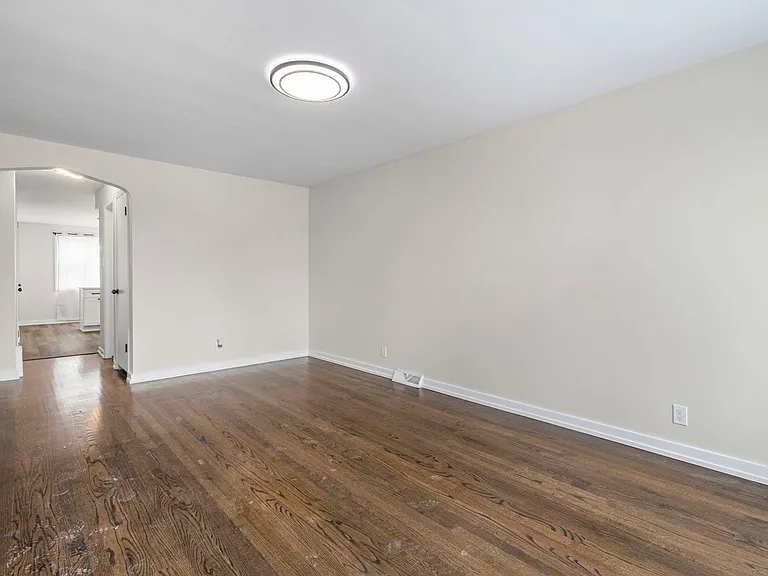 1723 W 75th Pl — Photo 2