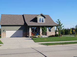 3205 143rd St, Urbandale, IA 50323