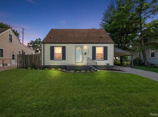 23000 Maxine St, Saint Clair Shores, MI 48080