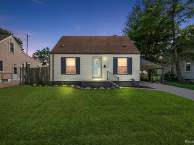 23000 Maxine St, Saint Clair Shores, MI, 48080