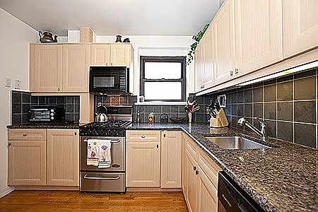 2nd image of 333 E 34th St APT 16K