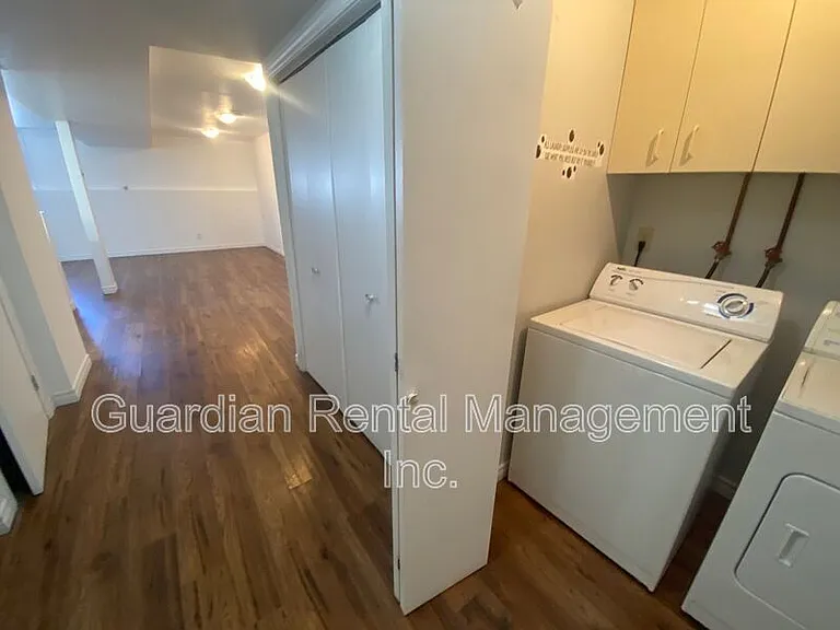 1522 Walsh St E #B — Photo 16