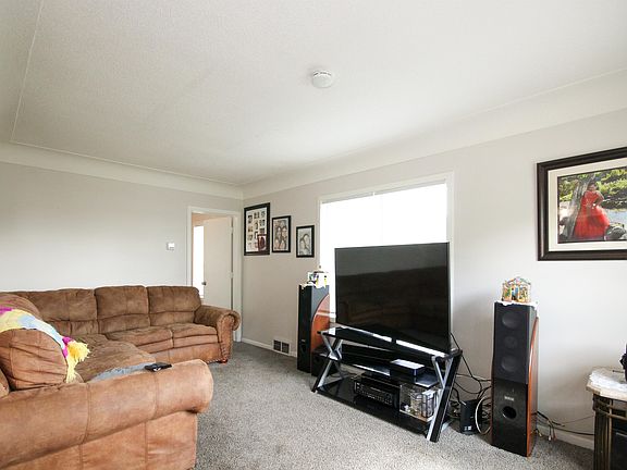 3rd image of 9317 Garfield Ave S