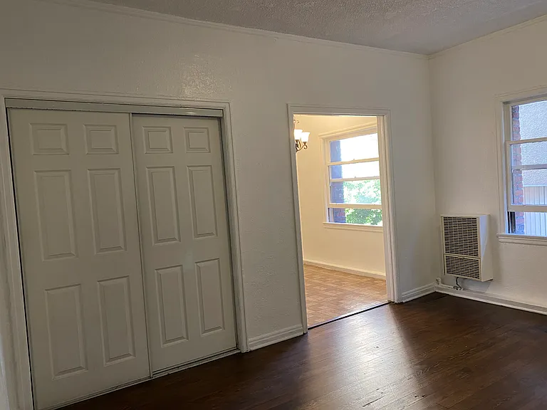 554 S Hobart Blvd #209 — Photo 6