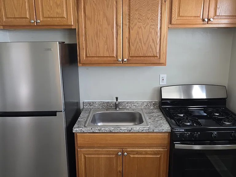 1605 Homestead St #5 — Photo 2