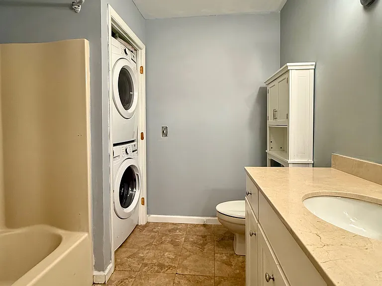 107 Glen Side E — Photo 14