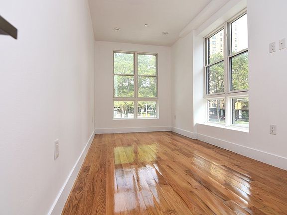 4th image of 356 Willis Ave #1