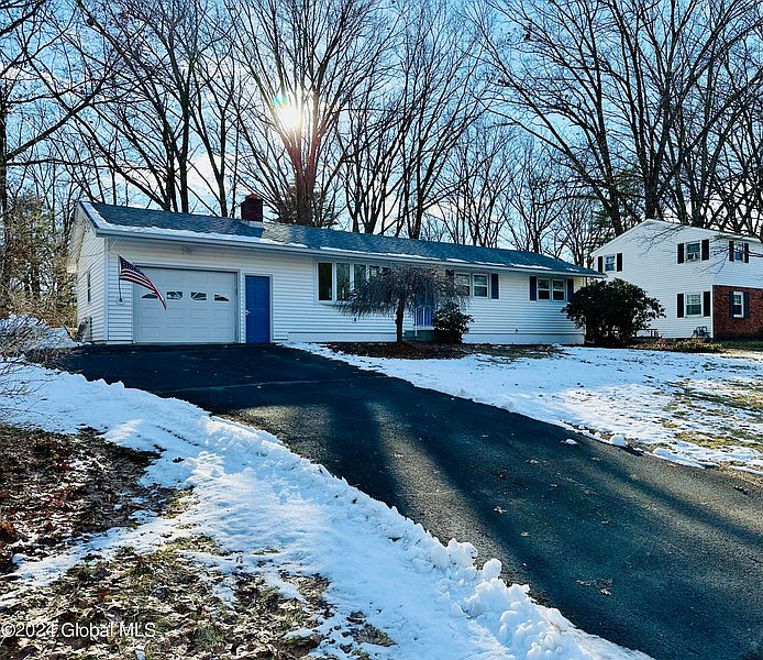 4th image of 10 Kathleen Drive