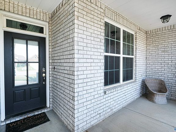 3rd image of 11011 Oakway Cir NW
