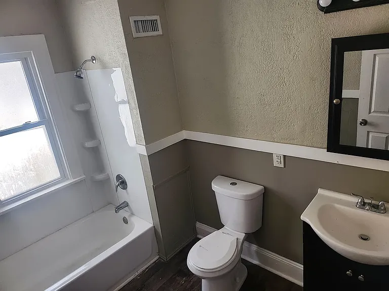 11620 Gay Ave #2 — Photo 8