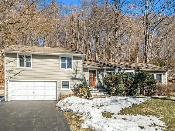 2nd image of 41 Deerfield Ln S