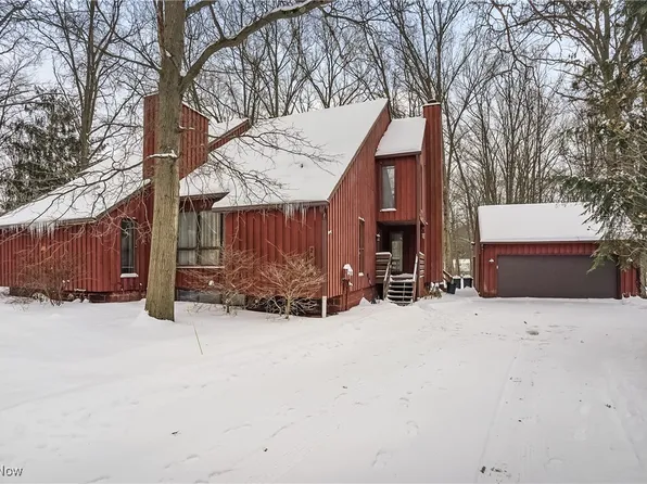 2072 & 2076 White Oak Dr, Stow, OH 44224