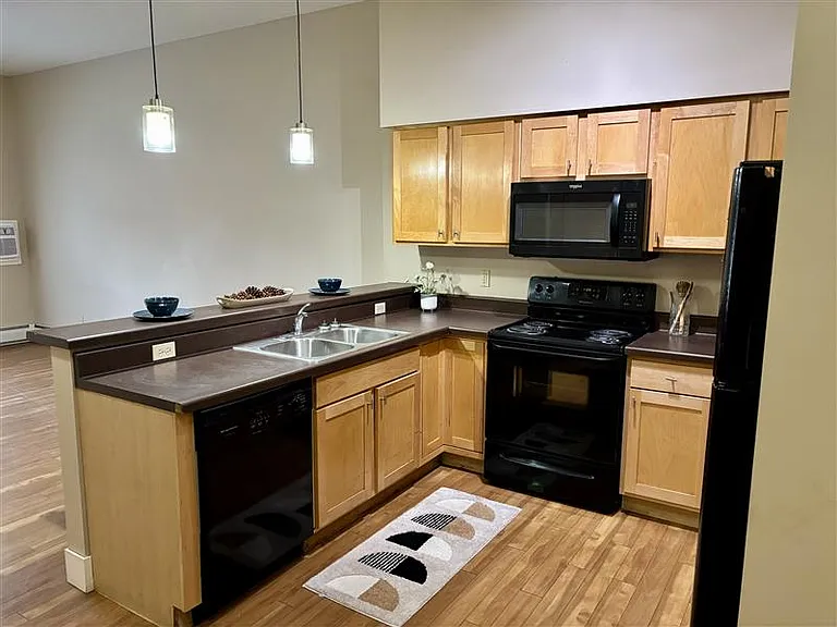 Vantage Flats Apartments — Photo 13