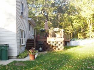14 Lena Dr, Uncasville, CT 06382