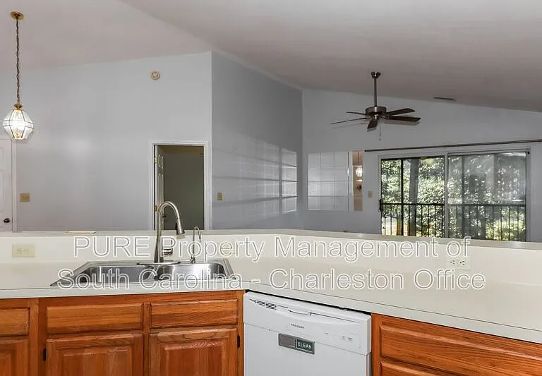 208 Pipers Ln #208 — Photo 9