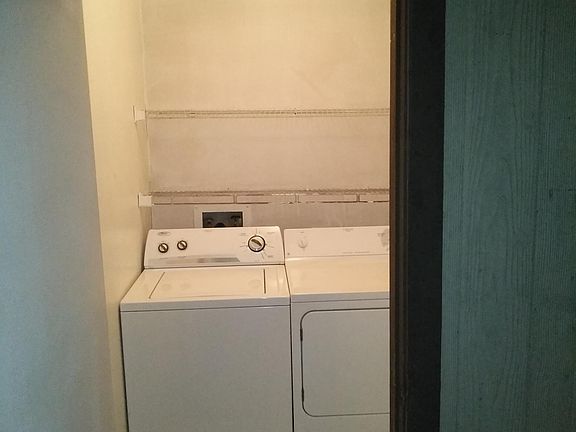 4th image of 809 NE 199th St APT 205