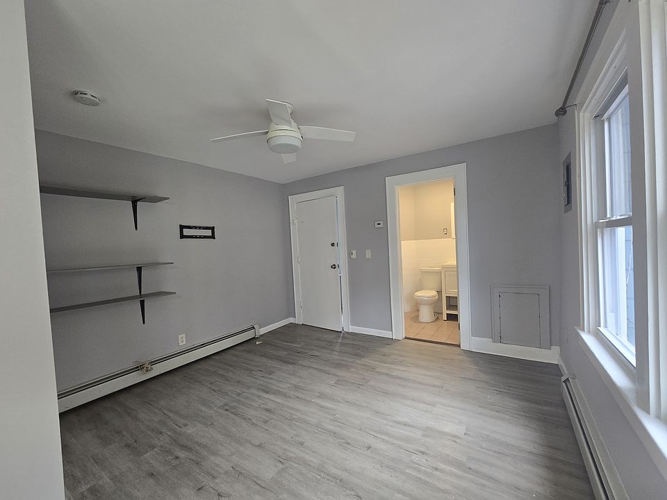 2nd image of 127 N Grove St #4D