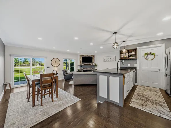 584 Geneva National AVENUE N N #6-49, Lake Geneva, WI 53147
