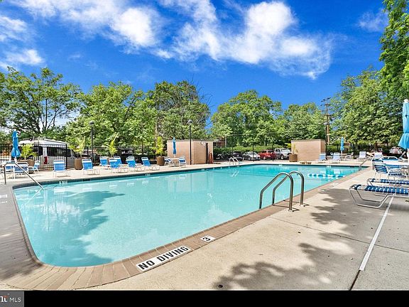 3rd image of 4501 Arlington Blvd APT 700
