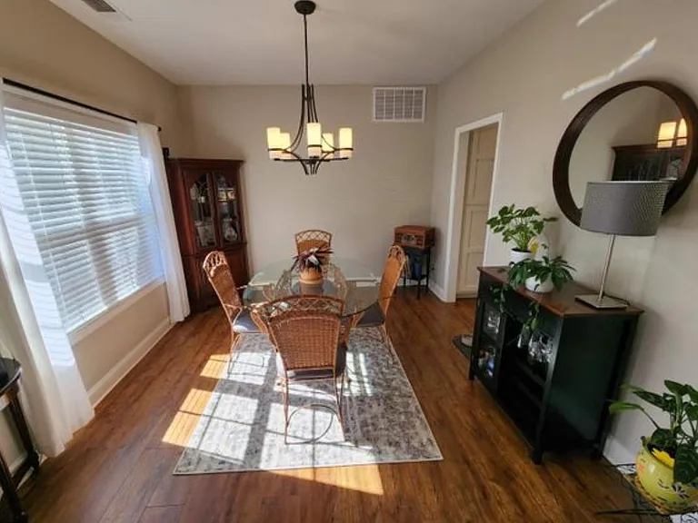 605 Creekside Ct — Photo 6