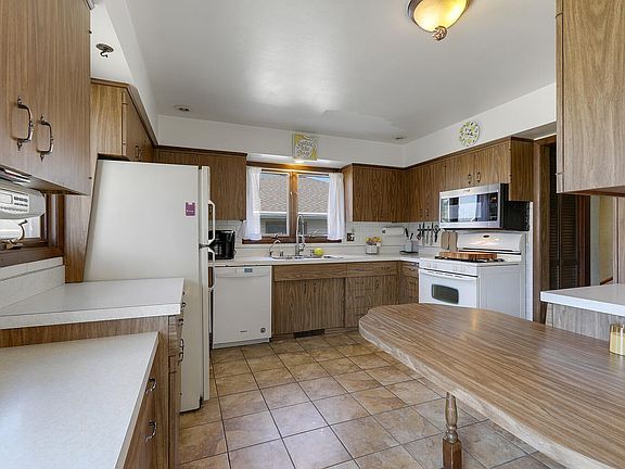 4th image of 718 S 25th St