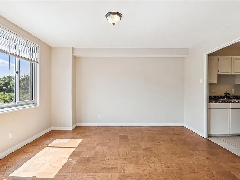 1900 Lyttonsville Rd #308 — Photo 38