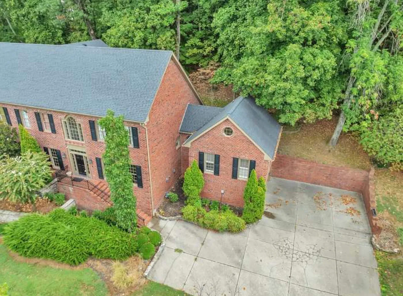6 bed, 5434 sqft, $6,000 — Photo 2